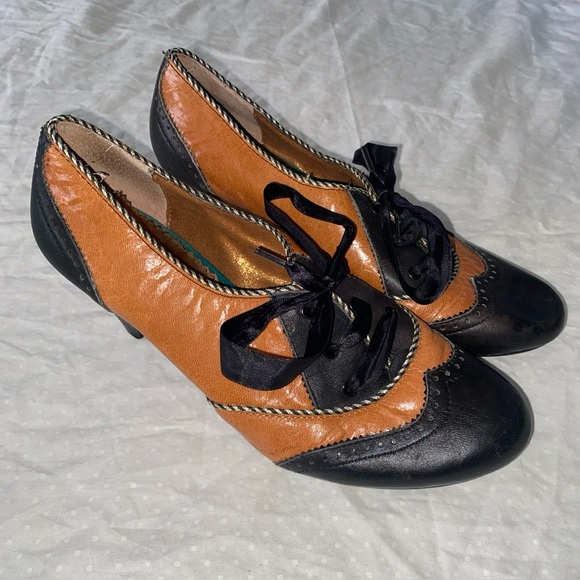 Poetic License Two Tone Black lash Oxford Saddle Shoes Heels Women’s Size 9.5 - Picture 1 of 10